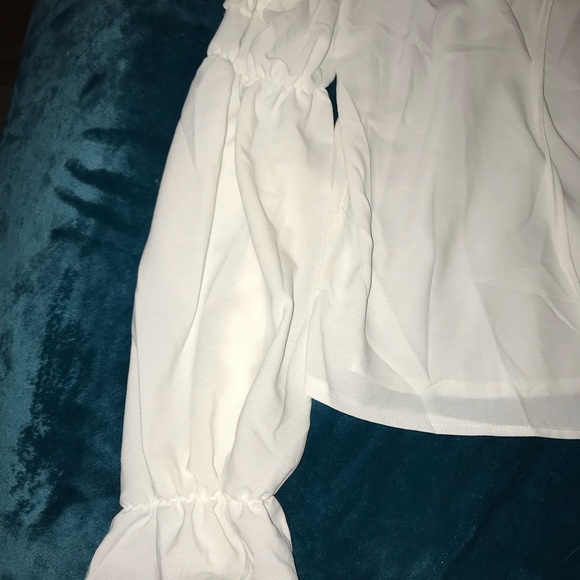 Off The Shoulder Ruffled Crop Top - Picture 2 of 4